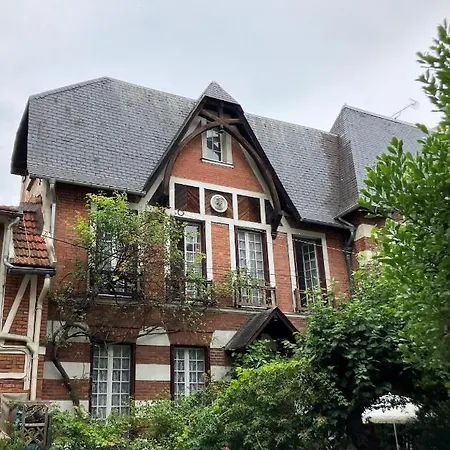 Dom wakacyjny Chez Helene, Calme Et Verdure Au Centre Historique *